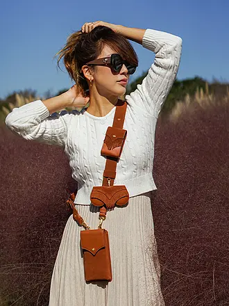 ANY DI | Nom du produit: Sun Cover Knit Sweater
Marque: ANY DI
Couleur: crème
Catégories: Mode,Femme

Matériel: Cuir | camel